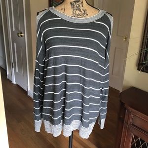 3/$40 Gap Gray / White Long sleeve Size L